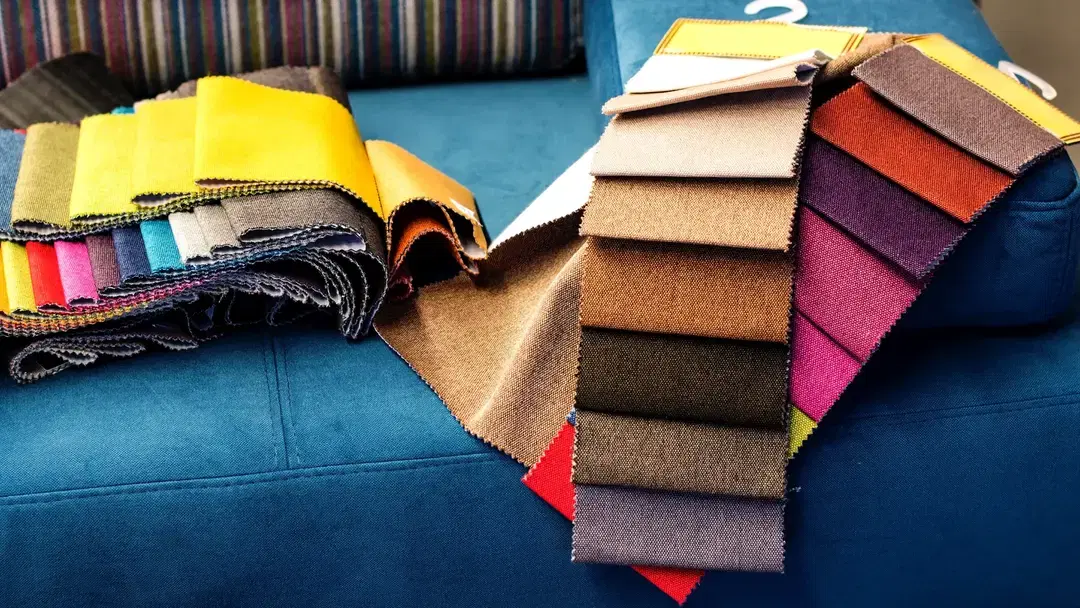 Etapas 3 y 4: Producción de telas y vestuario